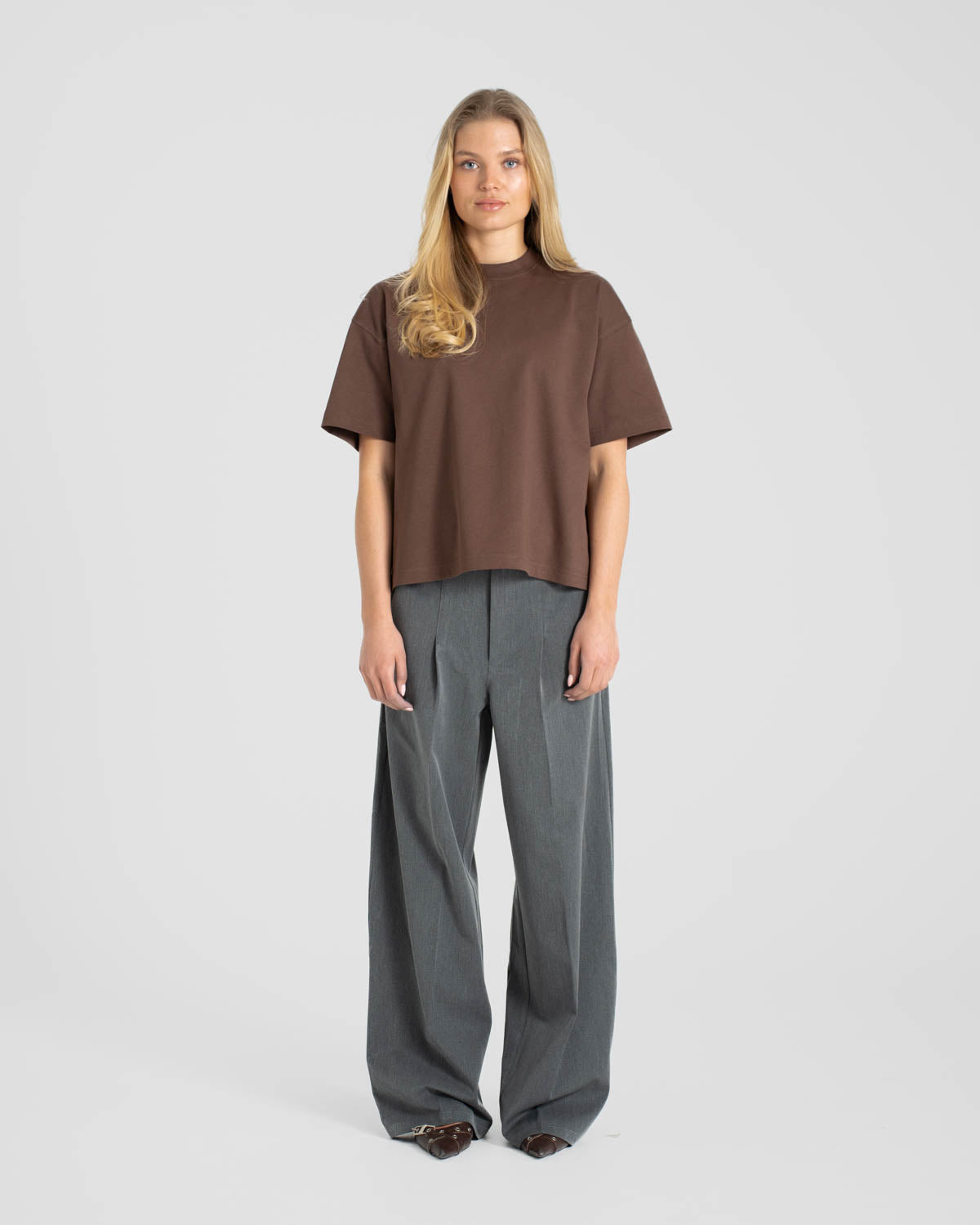 Leeres T-Shirt braun